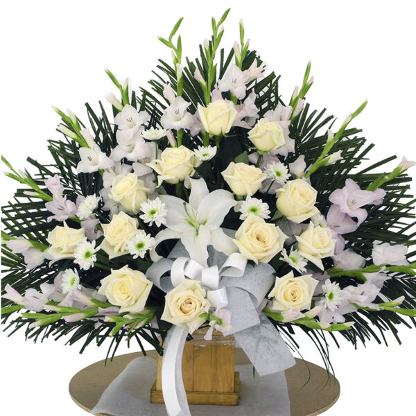 Ramo Triangular Rosas Blancas y otras X 42