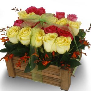 Ramo Rectangular Rosas Amarillas y otras X 24